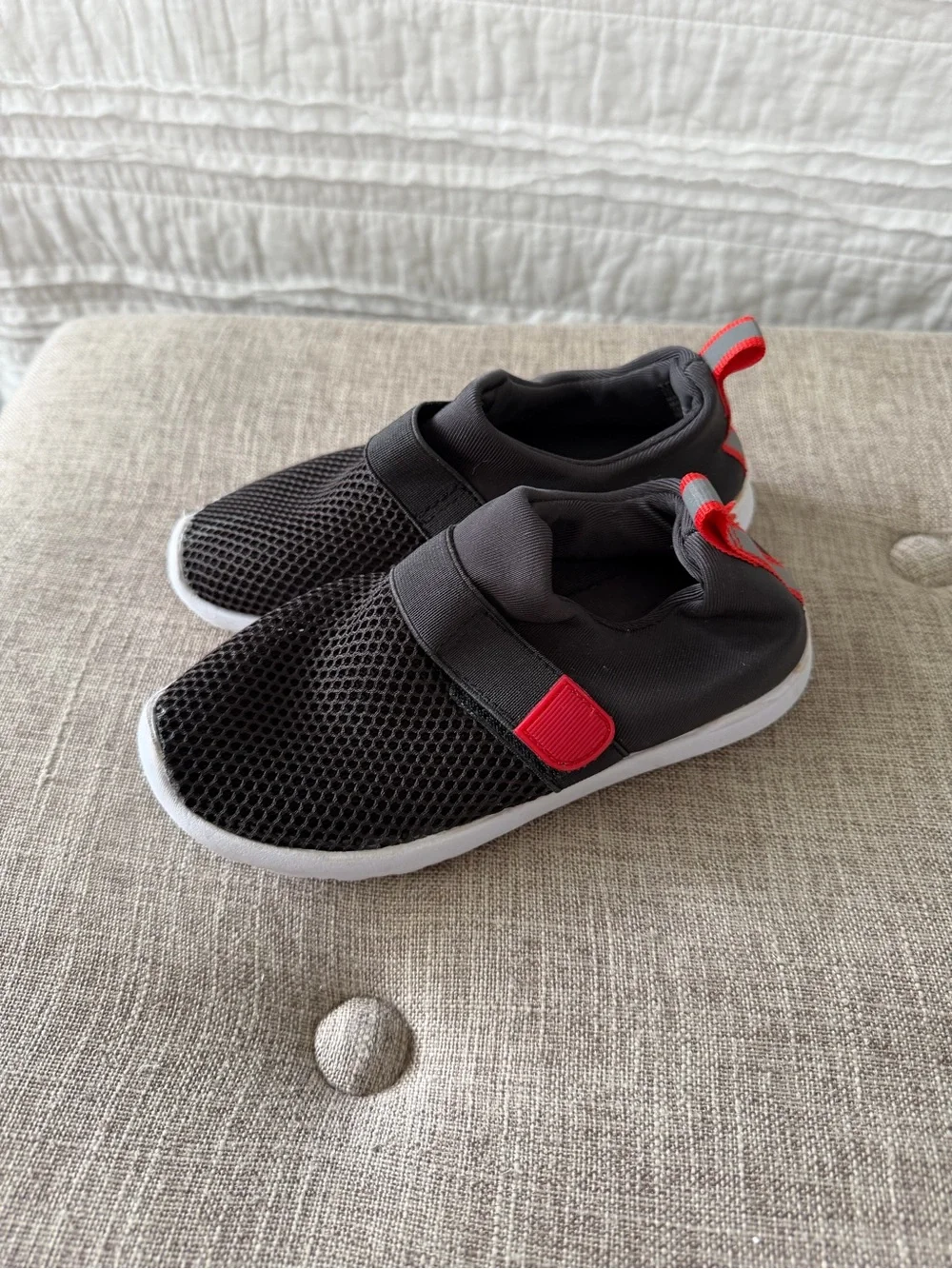 Cat & Jack toddler Water Shoes size 10